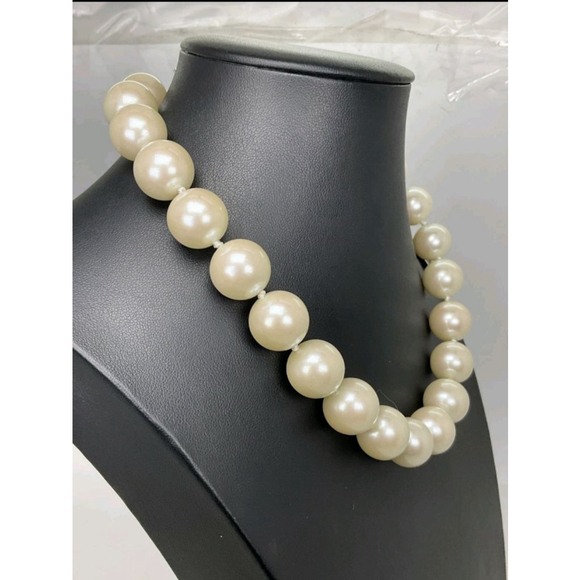 NWT Lauren Ralph Lauren Faux Pearl Chunky Bead Necklace – 17" - Picture 3 of 5